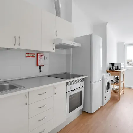 One Bedroom In - Balcony With River Views By Lisbeyond Apartament Almada