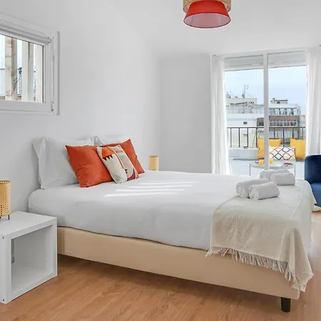 Apartment One Bedroom In With River View! Almada